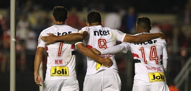 Nenê comemora classificação do São Paulo na Copa Sul-Americana