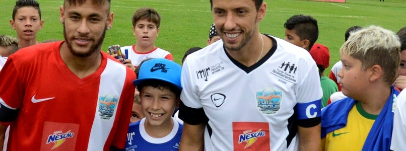 Jogo beneficente de Nenê arrecada 24 toneladas de alimentos