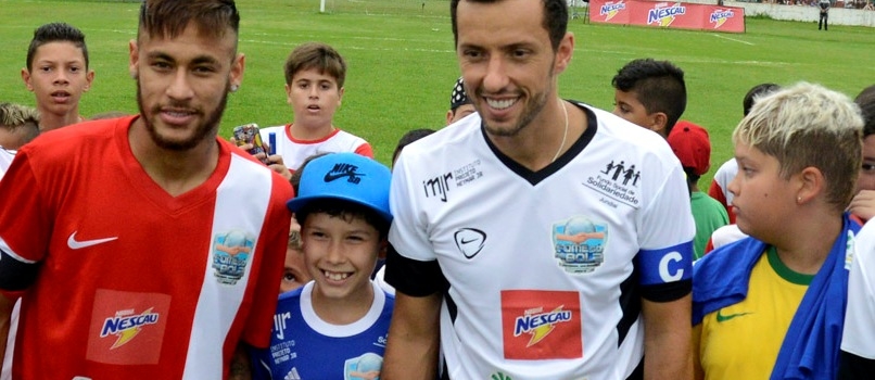 Jogo beneficente de Nenê arrecada 24 toneladas de alimentos