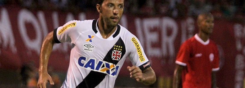 Nenê participou de cinco dos sete gols do Vasco no Carioca