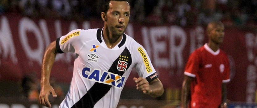 Nenê participou de cinco dos sete gols do Vasco no Carioca