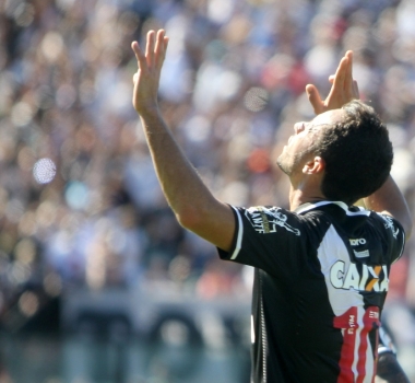 Golaço diante do Atlético-GO foi o 40º de Nenê pelo Vasco