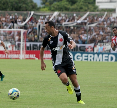 Nenê comemora primeiro gol olímpico da carreira