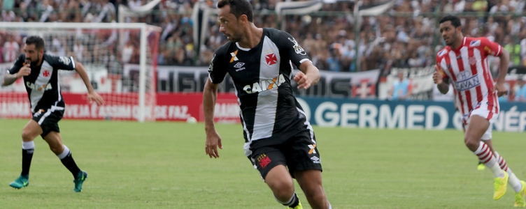 Nenê comemora primeiro gol olímpico da carreira