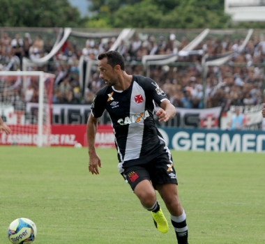 Nenê completa 100 jogos com a camisa do Vasco