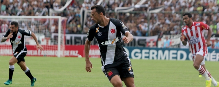 Nenê completa 100 jogos com a camisa do Vasco