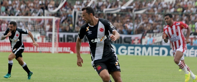 Nenê completa 100 jogos com a camisa do Vasco