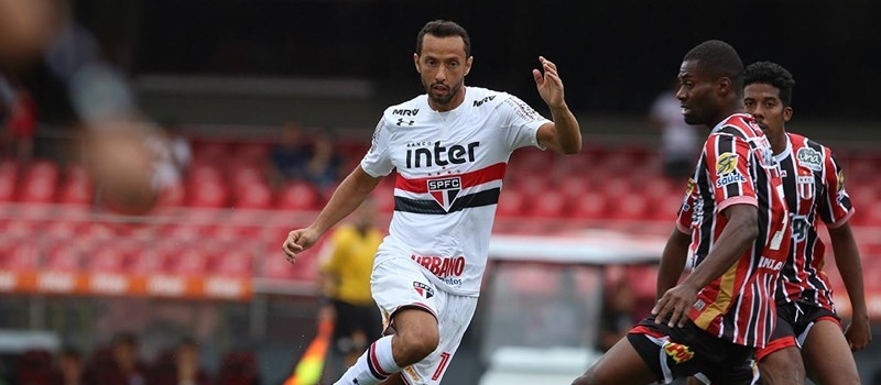 Nenê comemora vitória em sua estreia pelo São Paulo