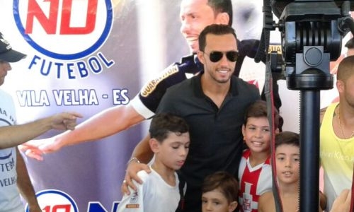 Escolinha de futebol do Nenê é inaugurada no Espírito Santo Escolinha de futebol do Nenê é inaugurada no Espírito Santo