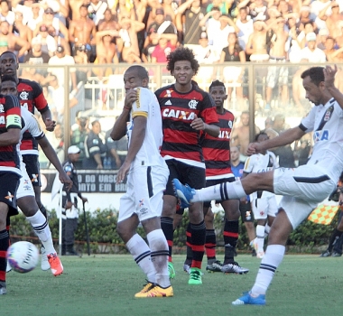 Nenê garante Vasco preparado para sequência de clássicos no Carioca