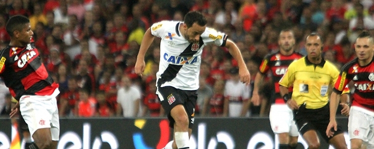 Nenê comemora assistência na classificação do Vasco na Copa do BR