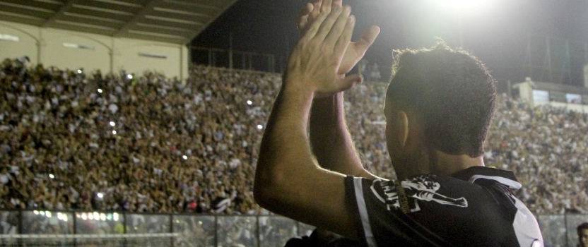 Nenê entra na lista dos cinco maiores artilheiros do Vasco no século