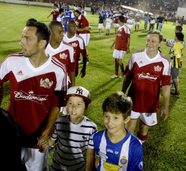 Jogo de Nenê em Jundiaí arrecada 15 toneladas de alimentos