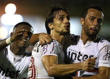 Com assistência de Nenê, São Paulo ganha de virada do Linense