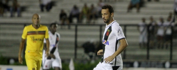 Nenê celebra vitória do Vasco na estreia do novo treinador