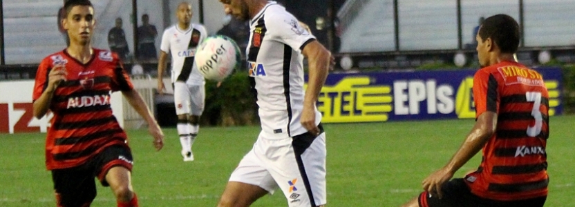 Diante do Goiás, Nenê quer ampliar vantagem do Vasco na Série B