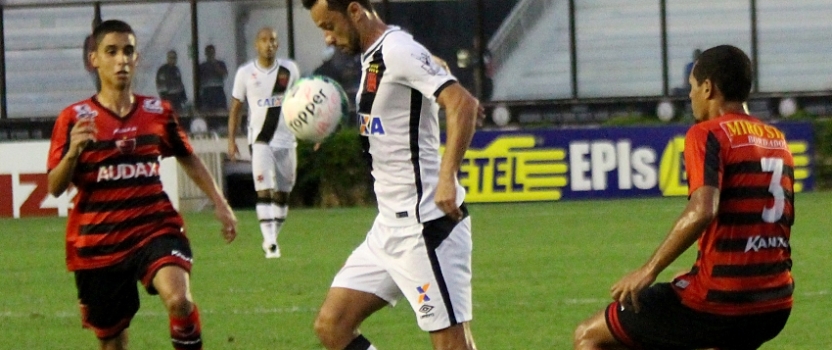 Diante do Goiás, Nenê quer ampliar vantagem do Vasco na Série B
