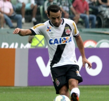 Nenê vibra com gol e assistência diante do Palmeiras