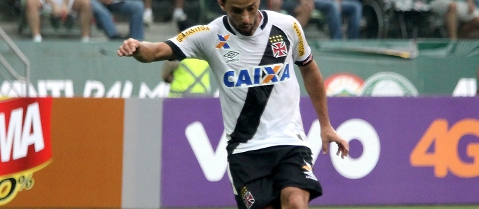 Nenê vibra com gol e assistência diante do Palmeiras