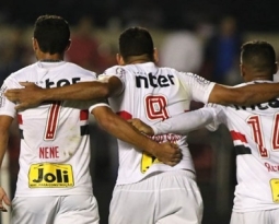 Nenê comemora classificação do São Paulo na Copa Sul-Americana