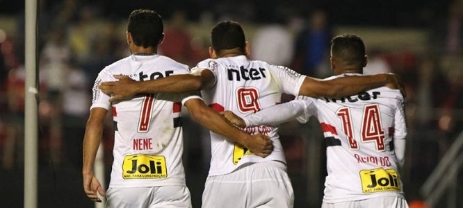 Nenê comemora classificação do São Paulo na Copa Sul-Americana