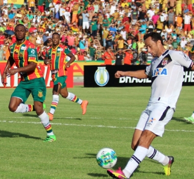 Nenê quer vitória do Vasco na abertura do returno da Série B