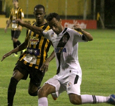 Nenê celebra classificação antecipada no Carioca