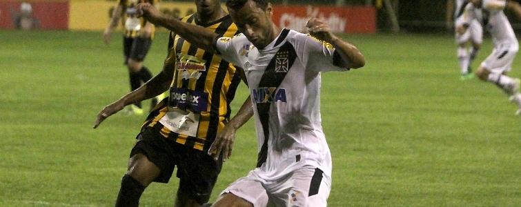 Nenê celebra classificação antecipada no Carioca