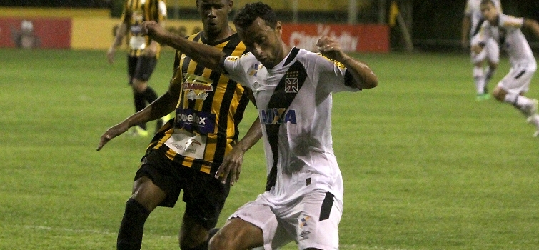 Nenê celebra classificação antecipada no Carioca