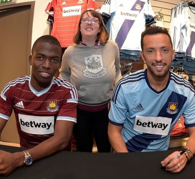 Nenê participa de encontro com torcedores do West Ham