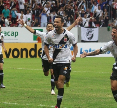 Nenê assume artilharia da Série B e do Vasco na temporada