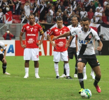 Vascaíno Nenê volta a jogar na Vila Belmiro depois de 13 anos