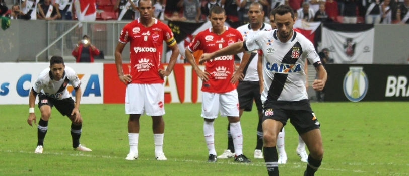 Vascaíno Nenê volta a jogar na Vila Belmiro depois de 13 anos