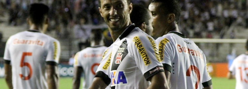 Após gol e assistência, Nenê vibra com campanha 100% do Vasco