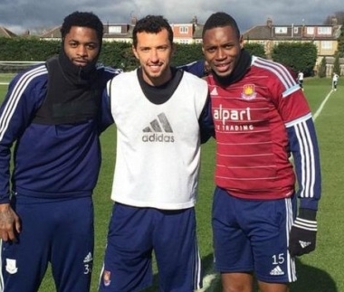 Nenê é relacionado pelo West Ham logo após primeiro treino